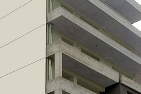 2011: Seven-story apartment building with shops on the ground floor and underground garage in Chalkida